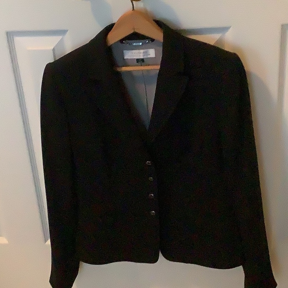 Tahari suit jacket black size 8